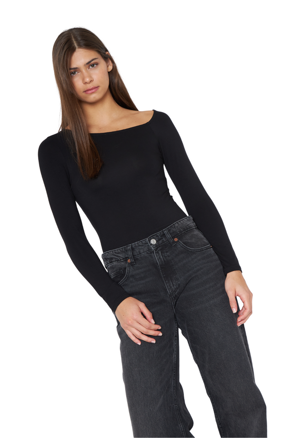 png_1500x1500_69735102