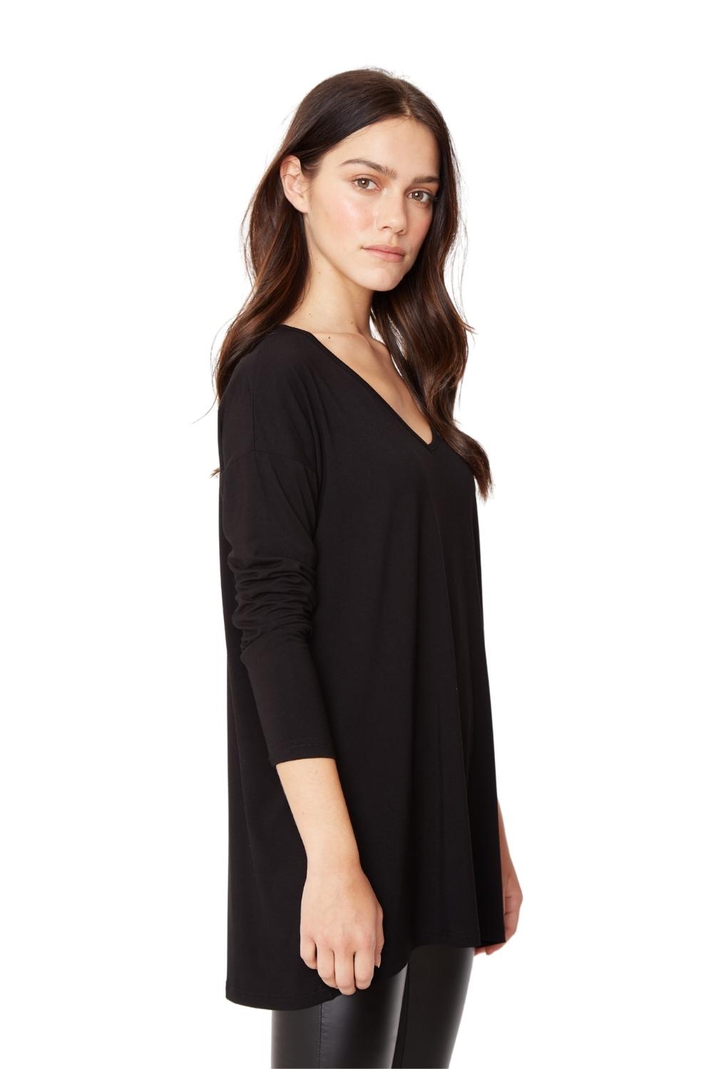 Polera Alana en v negra