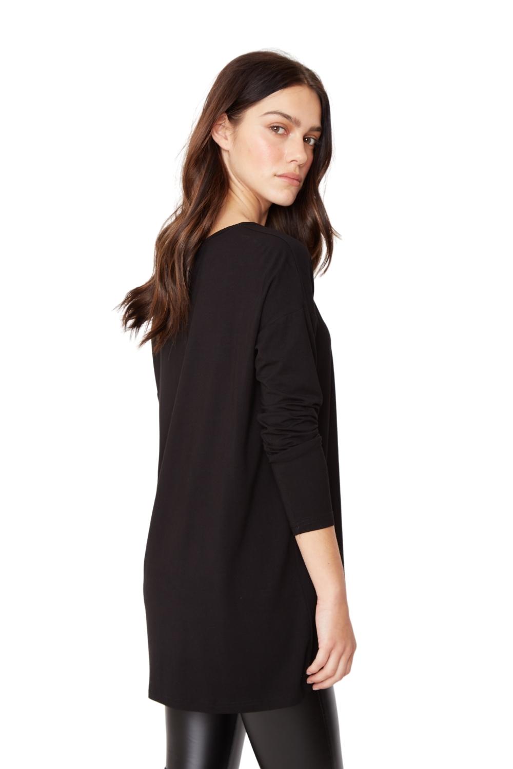Polera Alana en v negra