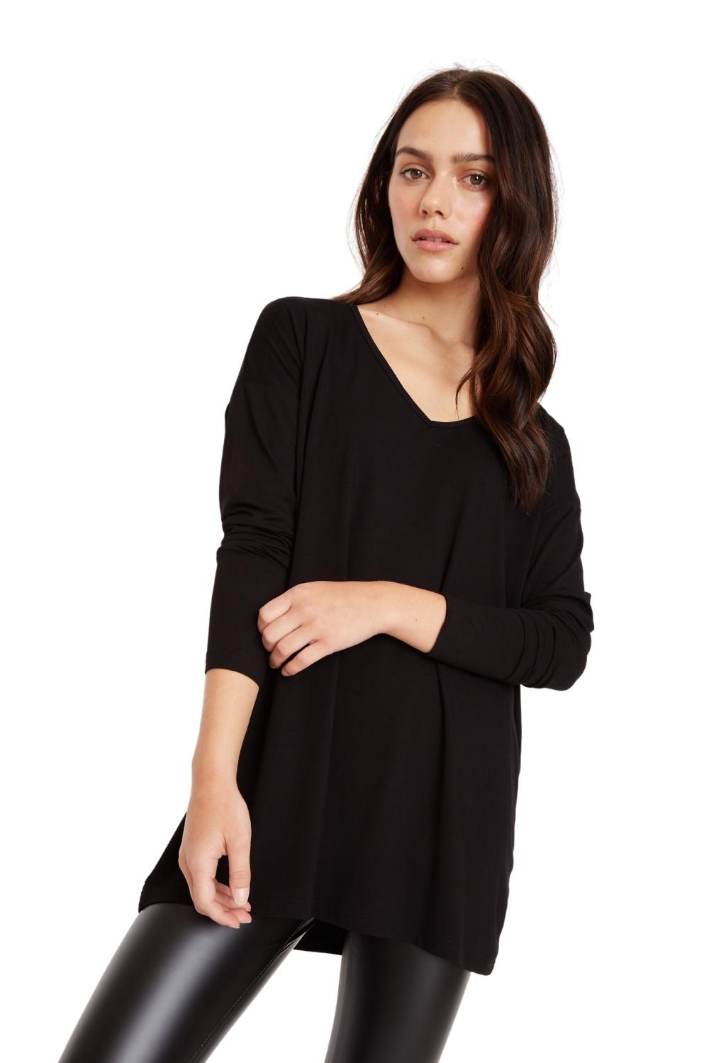 Polera Alana en v negra