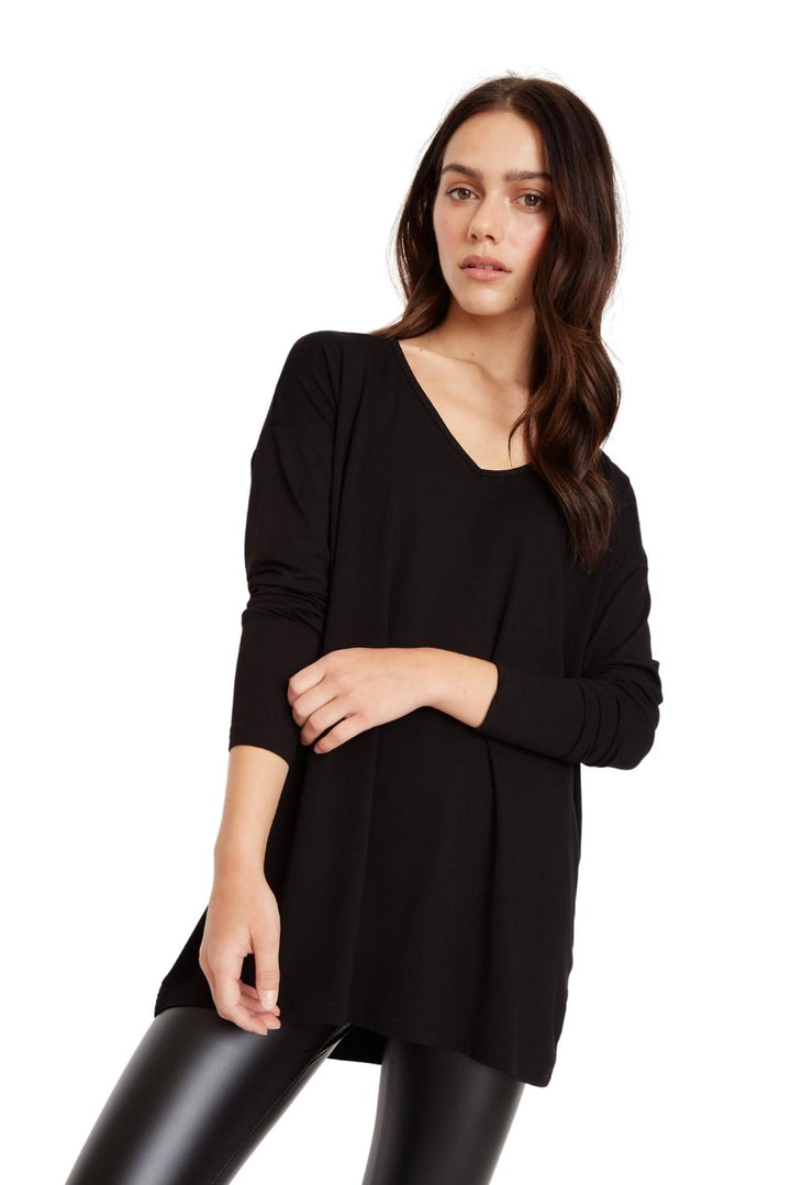 Polera Alana en v negra