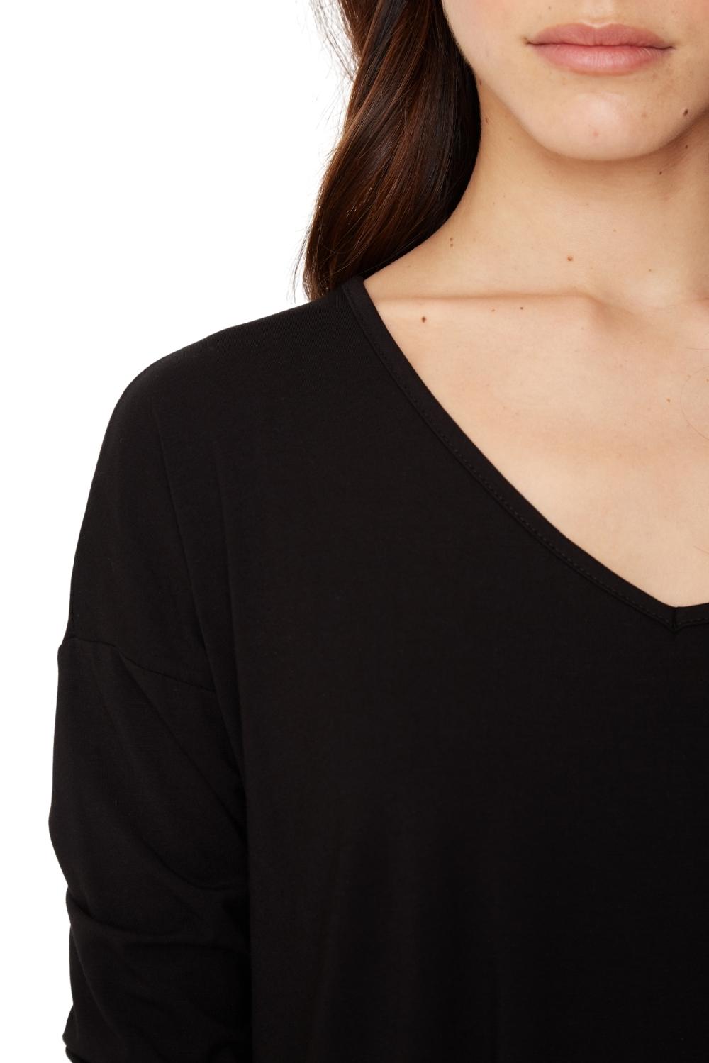 Polera Alana en v negra