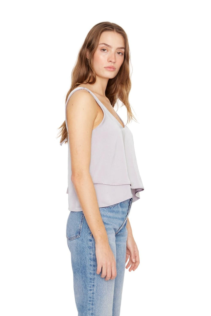 Polera Sara sin mangas satin plateada
