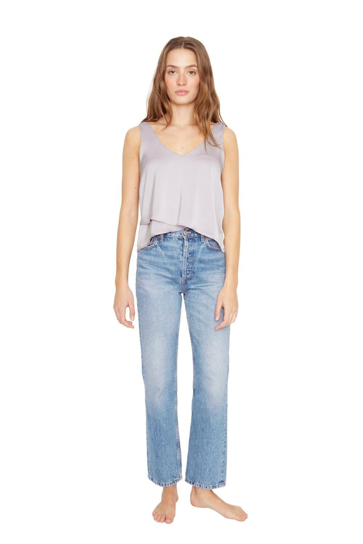 Polera Sara sin mangas satin plateada