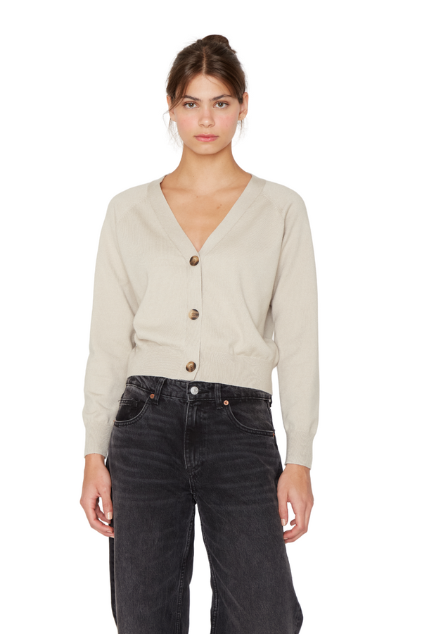 png_1500x1500_69757951