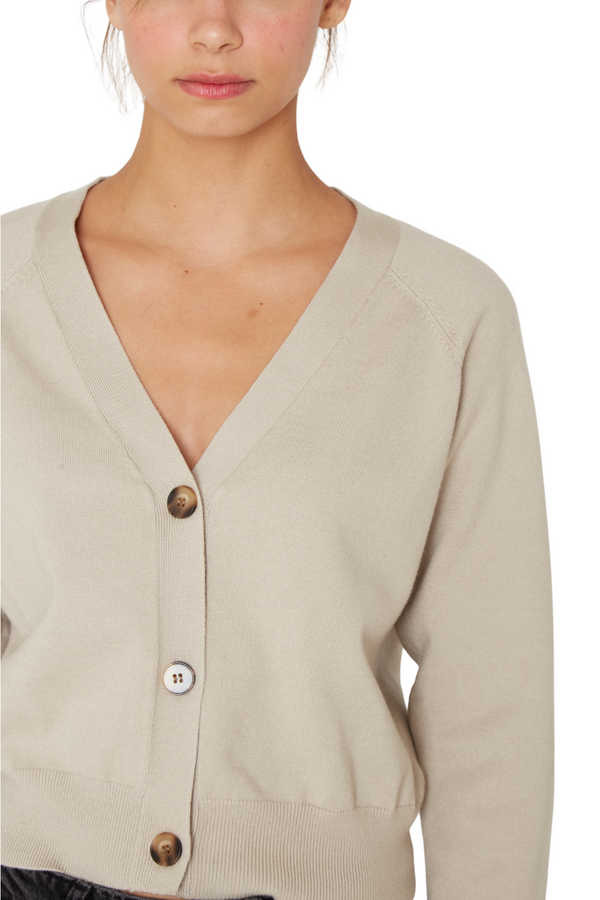 png_1500x1500_69757985