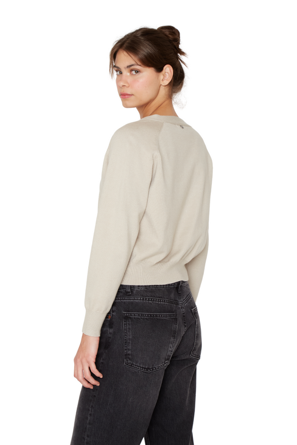 png_1500x1500_69757976