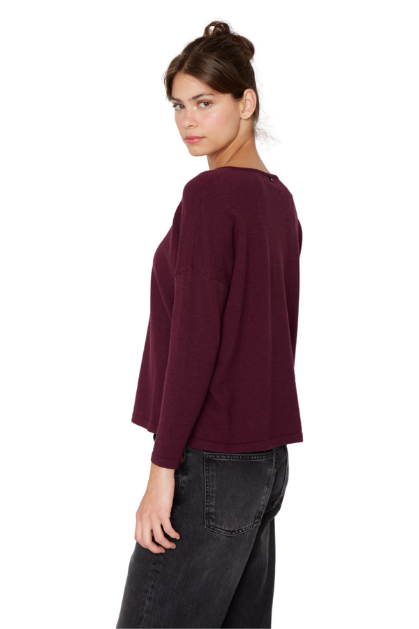 png_1500x1500_69757176