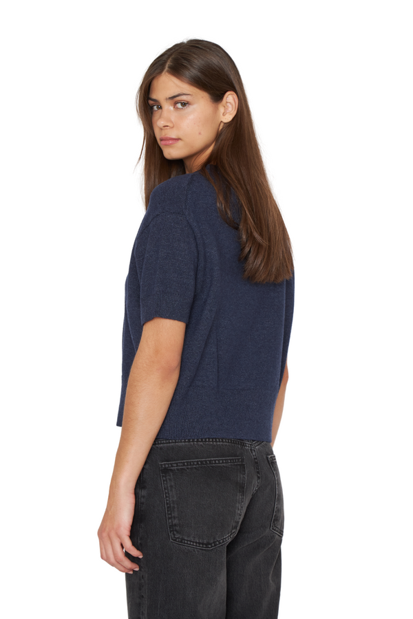 png_1500x1500_69375233