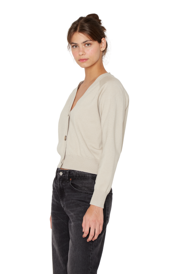 png_1500x1500_69757969